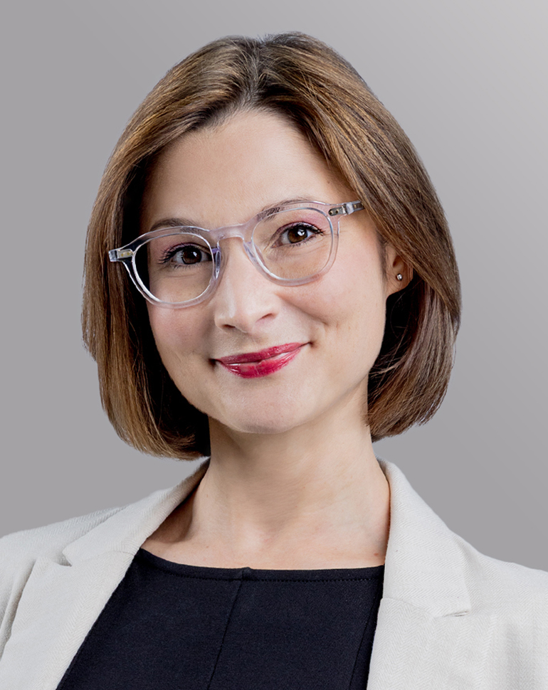 Julia Hartung, Maîtrise en Droit